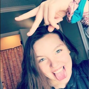 Meet your Posher, Ella